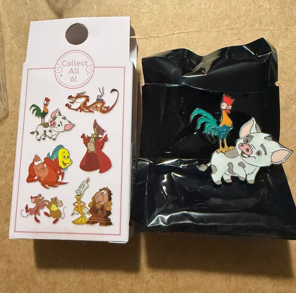 Disney Princess Sidekicks Box Pin- Heihei & Pua